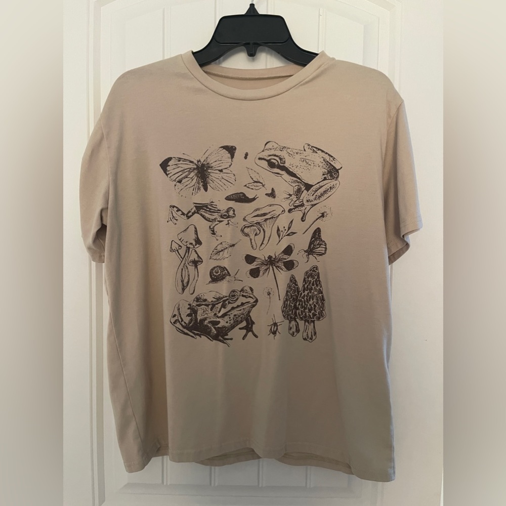 Baggy mushroom and butterfly tshirt